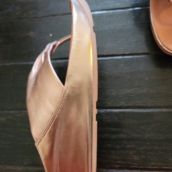 FitFlop Rose Gold Twiss Leather Sandal - 8 - Picture 4 of 7